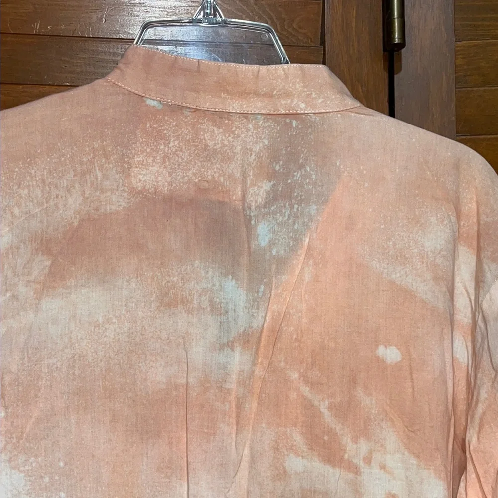 A Rare Bird Women's Boutique Peach and White Button-Up Top - Picture 8 of 11